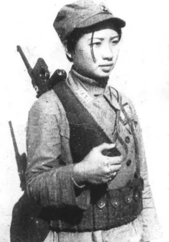 Female Chinese soldier with Mauser C96 "Broomhandle" c. 1939